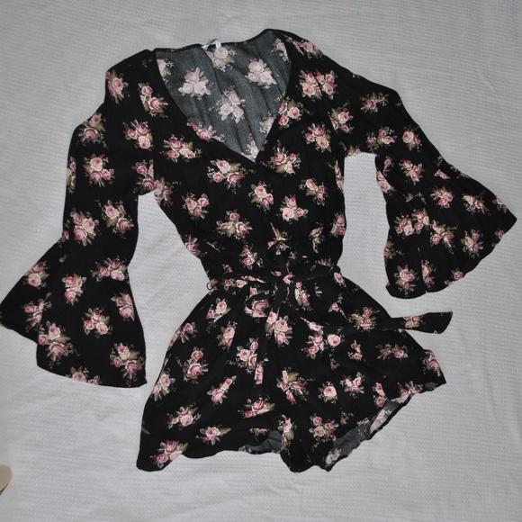 American Eagle Outfitters Pants - American Eagle Floral Romper